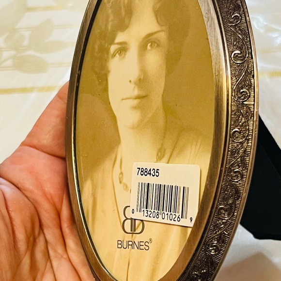 VTG BURNES OVAL METAL PHOTO PICTURE Frame-ornate Tin Finish VICTORIAN STYLE - Picture 2 of 6